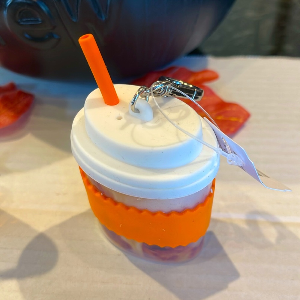 🎃BBW🎃PUMPKIN FACED LATTE W/STRAW HAND SANITIZER HOLDER, WITH CLIP NWT - Picture 3 of 3
